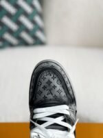 LOUIS VUITTON TRAINER SNEAKERS - Image 9