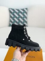 LOUlS VUITTON Round toe lace-up boo ts - Image 6