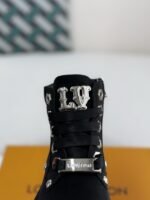 LOUlS VUITTON Round toe lace-up boo ts - Image 8