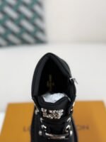 LOUlS VUITTON Round toe lace-up boo ts - Image 10