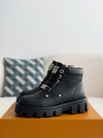 LOUlS VUITTON Round toe lace-up boo ts - Image 2