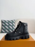 LOUlS VUITTON Round toe lace-up boo ts - Image 4