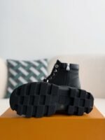 LOUlS VUITTON Round toe lace-up boo ts - Image 5