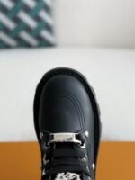 LOUlS VUITTON Round toe lace-up boo ts - Image 9