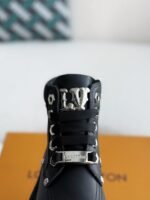 LOUlS VUITTON Round toe lace-up boo ts - Image 10