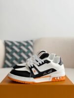 LOUIS VUITTON TRAINER SNEAKERS - Image 2