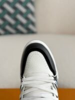 LOUIS VUITTON TRAINER SNEAKERS - Image 8