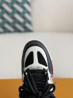 LOUIS VUITTON RUNNER TATIC sneakers - Image 9