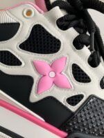 LOUIS VUITTON RUNNER TATIC sneakers - Image 12