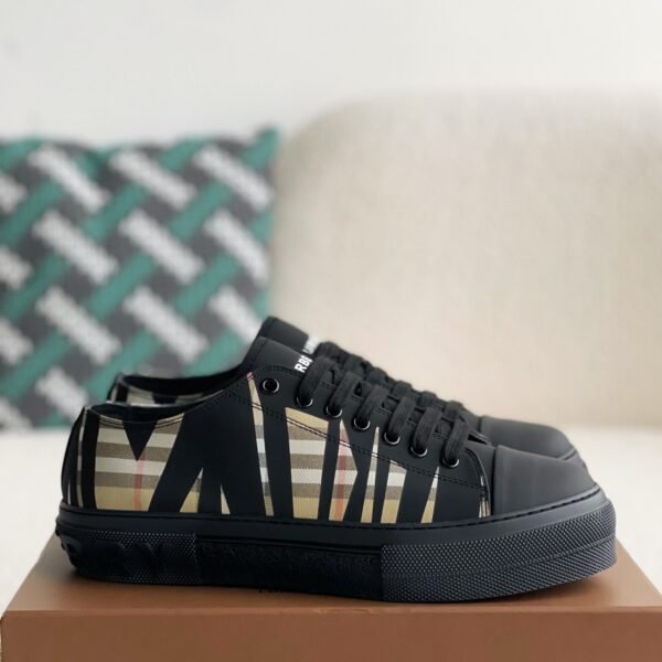 Burberry Low cut casual sports shoes