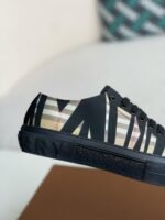 Burberry Low cut casual sports shoes - Image 8