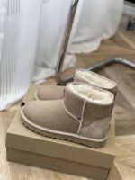 UGG FW style Snow boots - Image 4