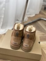 UGG FW style Snow boots - Image 2