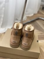 UGG FW style Snow boots - Image 3
