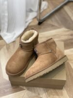 UGG FW style Snow boots - Image 4