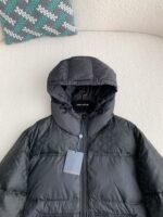 LOUIS VUITTON Logo Down Jacket - Image 5