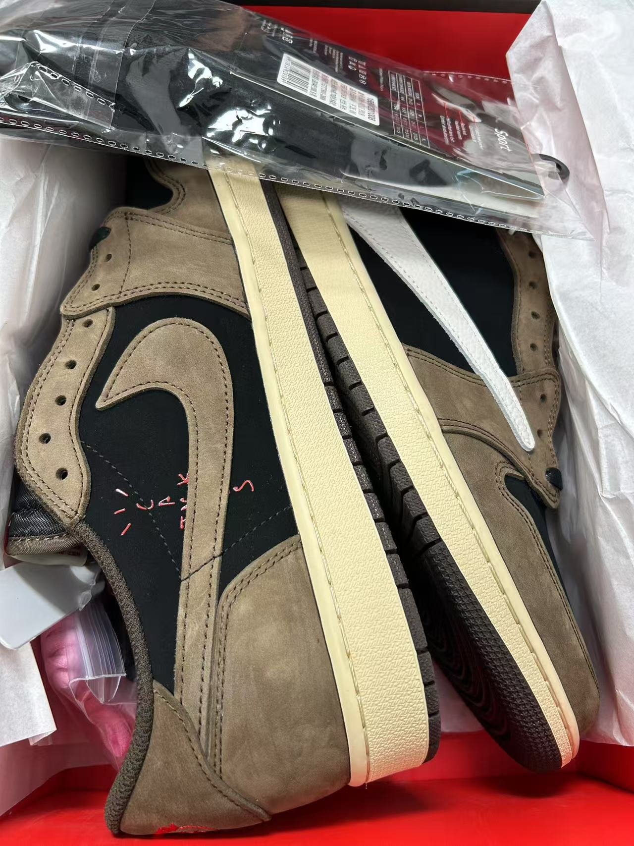 Nike AirJordan1xTravisScott AJ LoW photo review