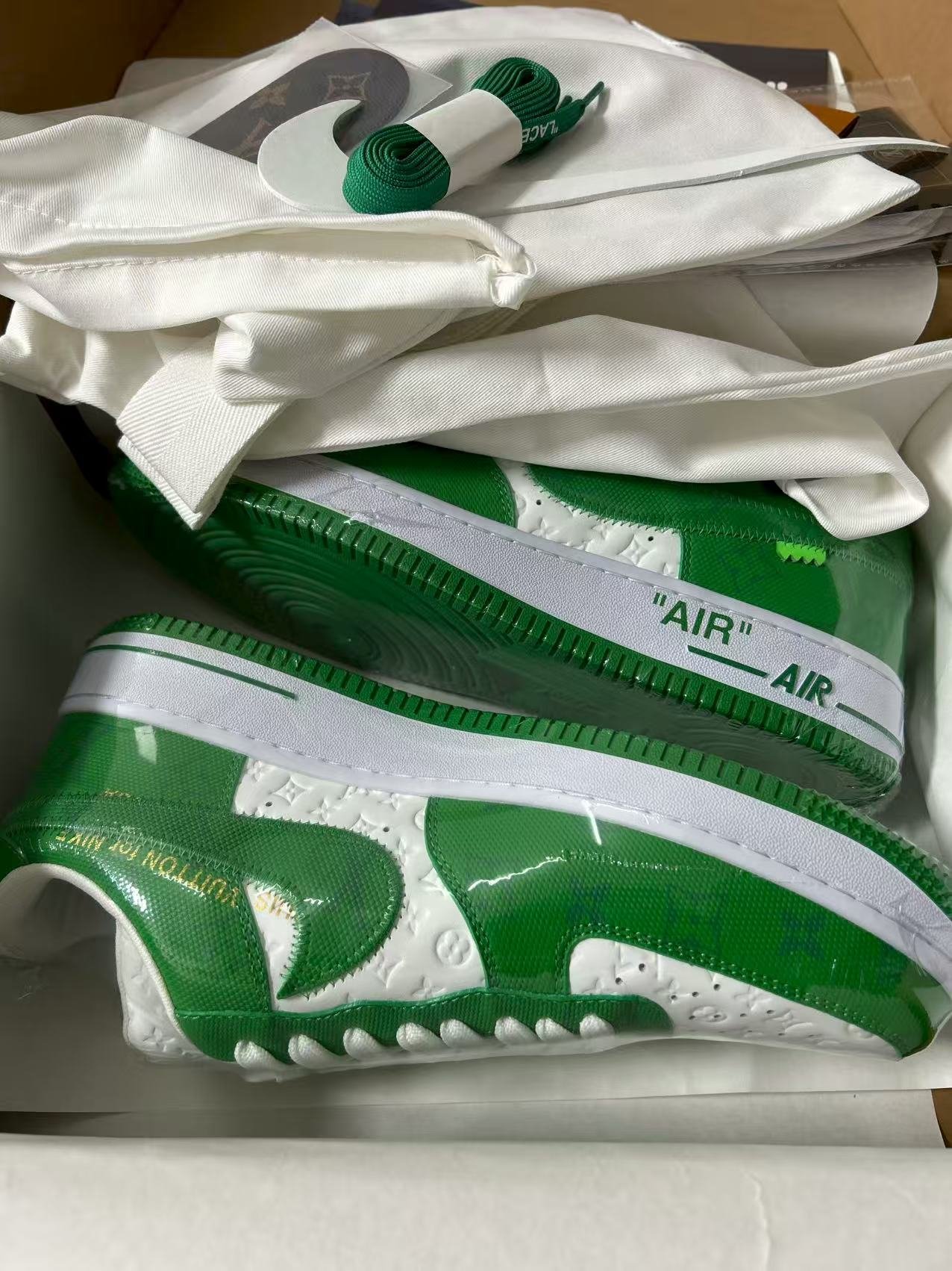 LOUIS VUITTON x NIKE AIR FORCE 1 Sneaker photo review