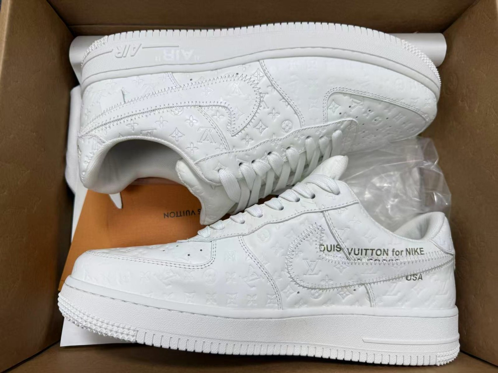 LOUIS VUITTON x NIKE AIR FORCE 1 Sn eaker photo review