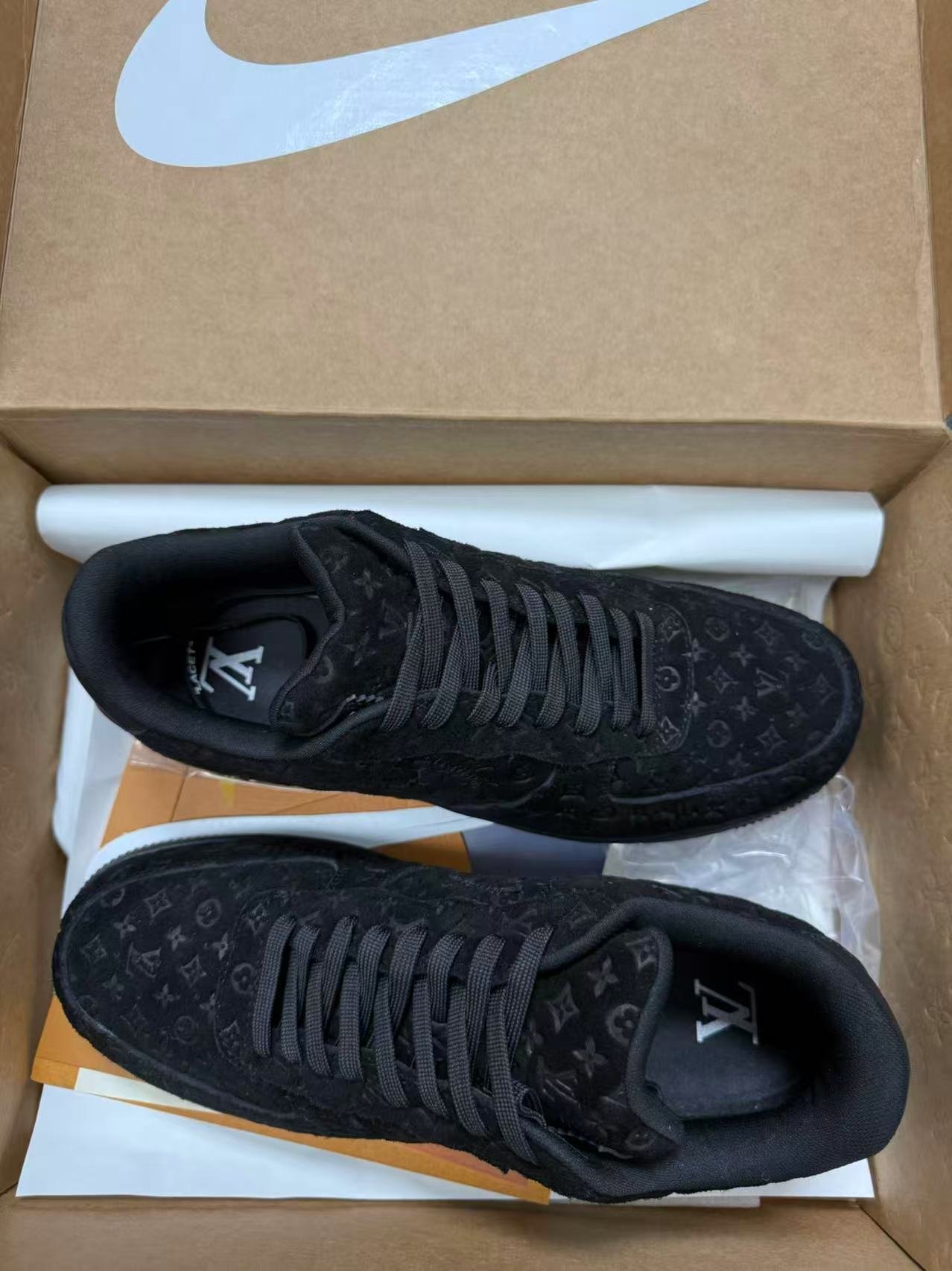 LOUIS VUITTON x NIKE AIR FORCE 1 Sneaker photo review