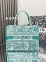 𝗗𝗜𝗢𝗥 Green Tiger 【Medium】 𝗕𝗼𝗼𝗸 𝘁𝗼𝘁𝗲 shopping bag - Image 2