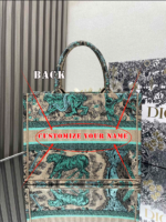 𝗗𝗜𝗢𝗥 Apricot green tiger 【medium 】𝗕𝗼𝗼𝗸 𝘁𝗼𝘁𝗲 shopping bag
