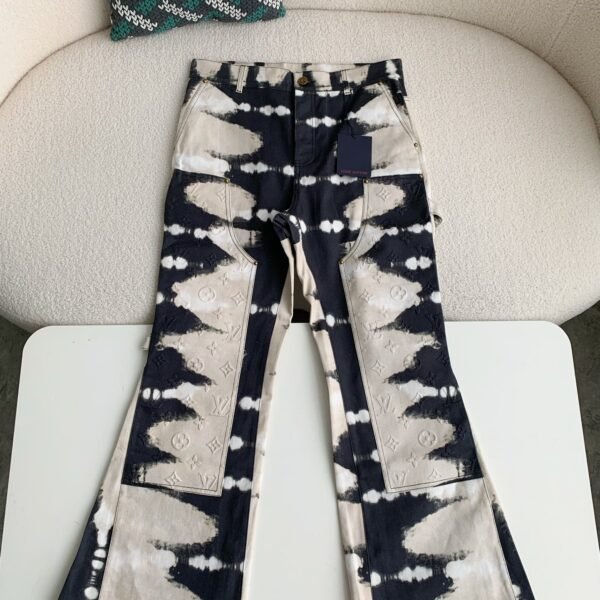 Louis Vuitton Costumes