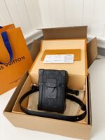 Louis Vuitton Portafoglio indossabile Vertical TrunkM82077,Size:10.7*17.5*6.8cm