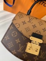 LOUlS VUITTON Show style frame M46548SIZE:23.5*16.5*8CM - Image 3