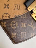 LOUlS VUITTON Show style frame M46548SIZE:23.5*16.5*8CM - Image 10