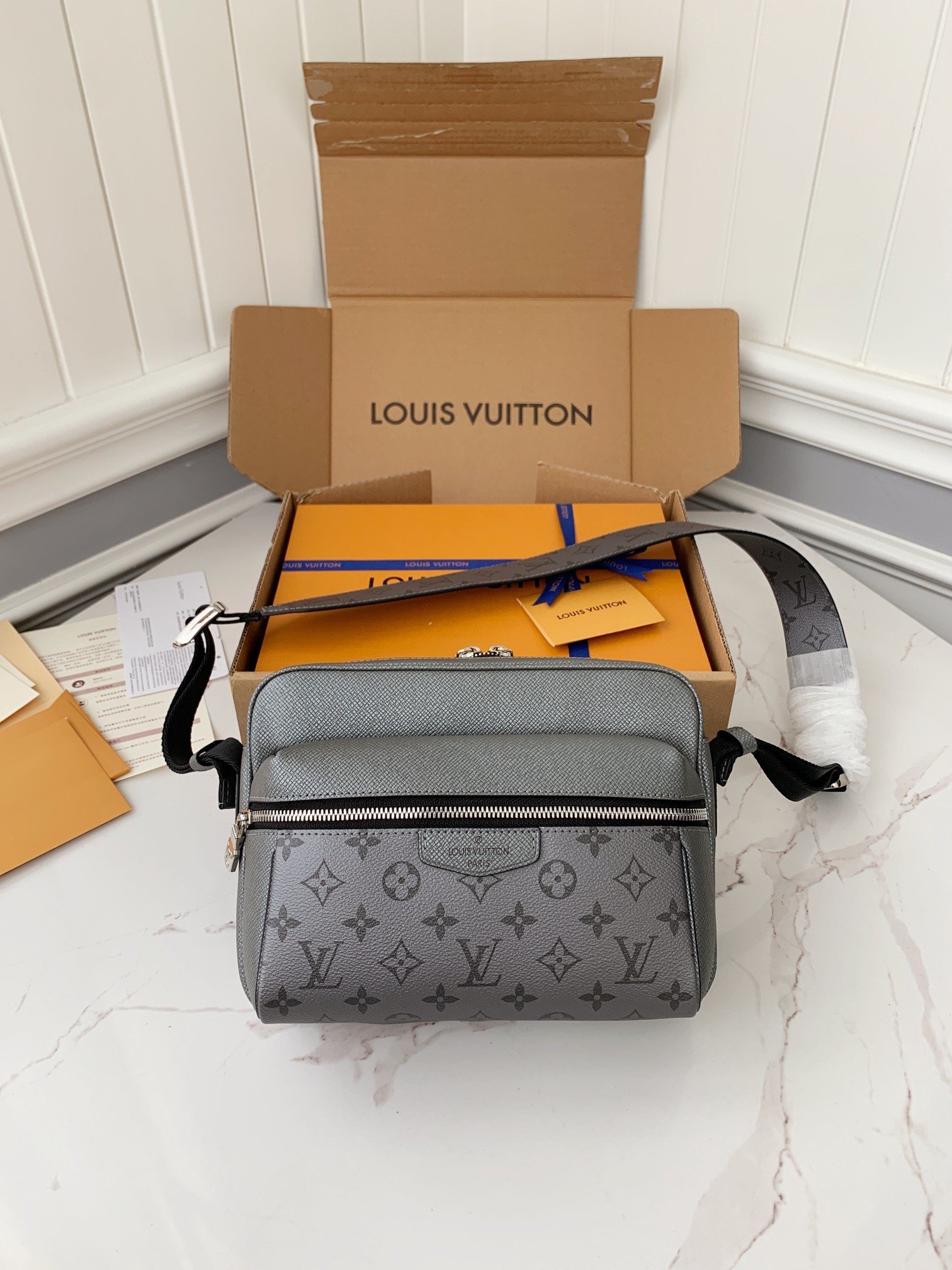 20241105_163007_5136 Louis Vuitton OUTDOOR Men's Messenger bagM30830,26*20*10.5cm - Image 1