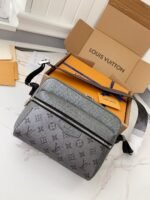 Louis Vuitton OUTDOOR Men's Messenger bagM30830,26*20*10.5cm - Image 2