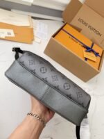 Louis Vuitton OUTDOOR Men's Messenger bagM30830,26*20*10.5cm - Image 6