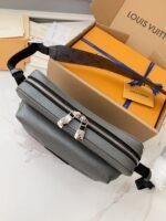 Louis Vuitton OUTDOOR Men's Messenger bagM30830,26*20*10.5cm - Image 4
