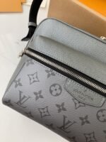 Louis Vuitton OUTDOOR Men's Messenger bagM30830,26*20*10.5cm - Image 10