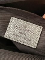 Louis Vuitton OUTDOOR Men's Messenger bagM30830,26*20*10.5cm - Image 14