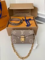Louis Vuitton counter classic hot selling Pochette MétisEast West bag M23081,21.5*13.5*