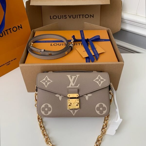Louis Vuitton counter classic hot selling Pochette MétisEast West bag M23081,21.5*13.5*