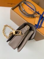 Louis Vuitton counter classic hot selling Pochette MétisEast West bag M23081,21.5*13.5* - Image 9