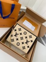 Louis Vuitton's New Lafite Cotton Embroidered ToiletryPouch Chain Bag M82521Size: 25*20*5.5cm - Image 2