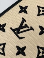 Louis Vuitton's New Lafite Cotton Embroidered ToiletryPouch Chain Bag M82521Size: 25*20*5.5cm - Image 13