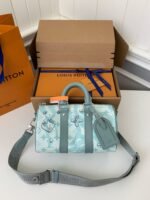 Louis Vuitton's seasonal new Keepall Bandoulière 25 handbag M22527 25*15*11cm