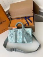 Louis Vuitton's seasonal new Keepall Bandoulière 25 handbag M22527 25*15*11cm - Image 3