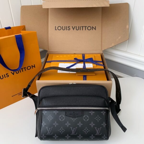 Louis Vuitton Borsa Messenger Outdoor M30233Size:26*20*10.5cm