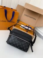 Louis Vuitton Borsa Messenger Outdoor M30233Size:26*20*10.5cm - Image 2