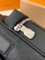 Louis Vuitton Borsa Messenger Outdoor M30233Size:26*20*10.5cm - Image 4