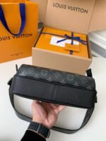 Louis Vuitton Borsa Messenger Outdoor M30233Size:26*20*10.5cm - Image 8