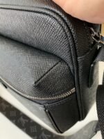 Louis Vuitton Borsa Messenger Outdoor M30233Size:26*20*10.5cm - Image 11