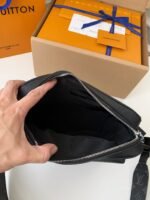 Louis Vuitton Borsa Messenger Outdoor M30233Size:26*20*10.5cm - Image 13