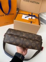 Louis Vuitton Borsa Messenger Qutdoor M43843Size:26*20*10.5cm - Image 11